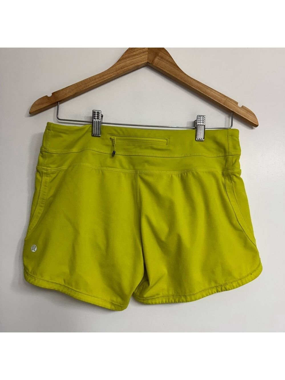 Lululemon Shorts Highlight Yellow - Picture 2 of 11